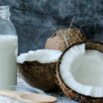 Как смыть кокосовое масло с волос и обязательно ли это делать